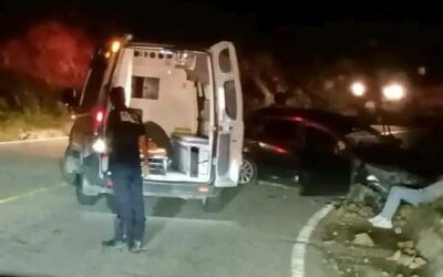 Accidente automovilístico deja tres personas lesionadas