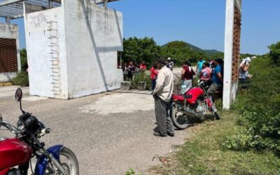 Continúa por segundo día consecutivo el bloqueo en San Dionisio del Mar