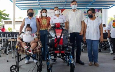 DIF Juchiteco, Hospital Macedonio Benítez Fuentes y Beneficencia Pública Estatal, entregan aparatos funcionales