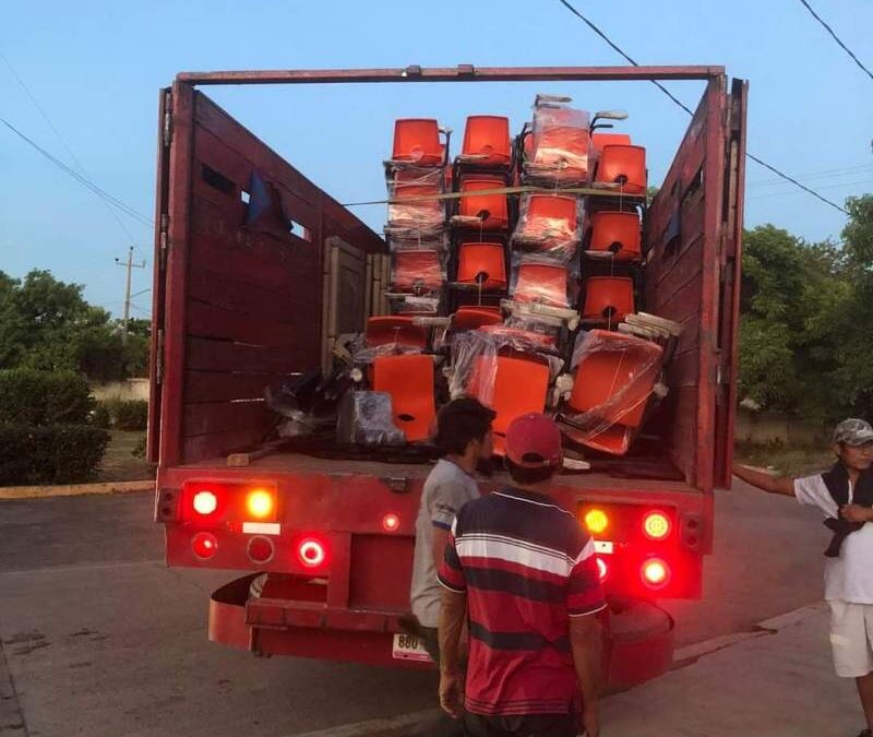 Entregan mobiliario a Preparatoria No. 4 de Tehuantepec