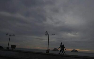 Huracán pega en Sinaloa como categoría 1; 10 municipios del país, en peligro máximo