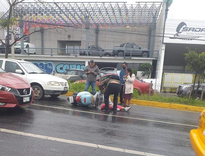 Pavimento mojado provoca accidentes en Oaxaca de Juárez