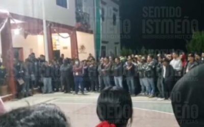 Retienen a 19 maestros en San Pablo Guilá, los señalan por supuesto venta de droga y abusos