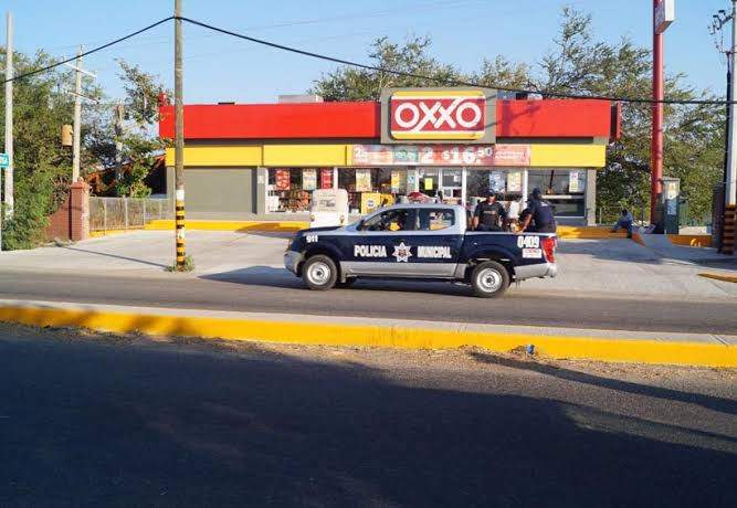 Se registra asalto a tienda Oxxo en Juchitán