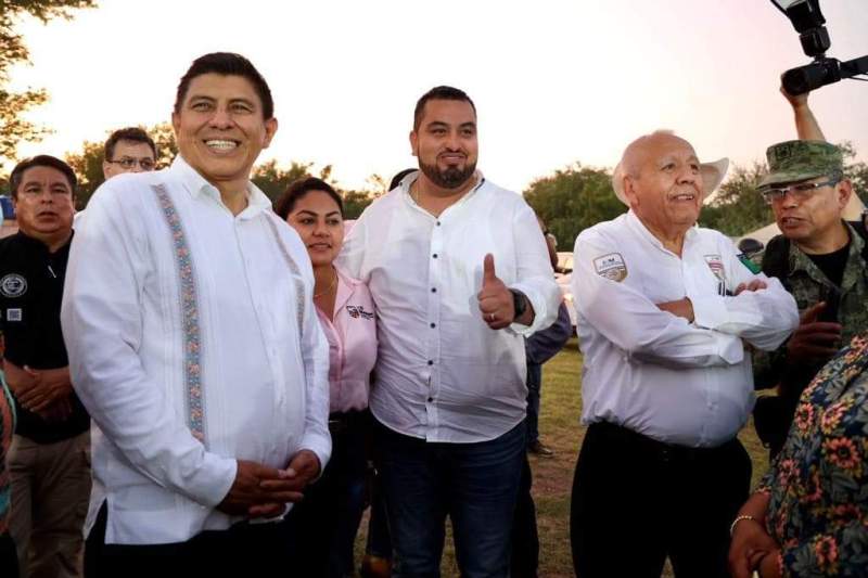 Visita Salomón Jara albergue de migrantes en Tapanatepec a casi un mes de tomar protesta