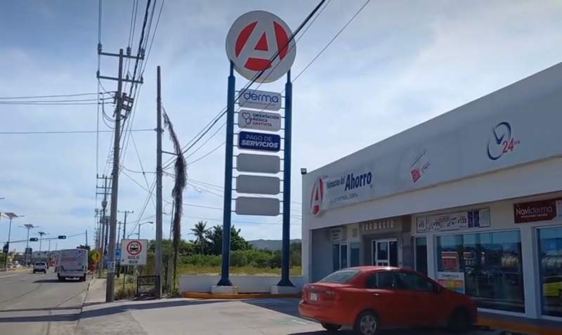 Atracan farmacia del Ahorro en Salina Cruz