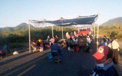 Cumple más de 24 horas bloqueo en la región del Istmo de Tehuantepec
