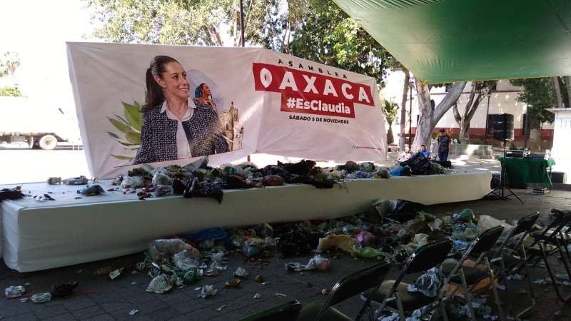 Lanzan basura en el lugar donde se llevaría a cabo evento de asamblea en apoyo a Claudia Sheinbaum