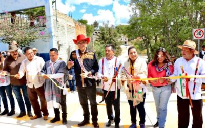 Miriam de Los Ángeles Vázquez inaugura pavimentación de camino en Santa María Cuquila