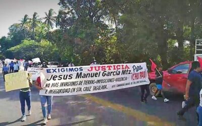 Organizaciones sociales de Tehuantepec marchan para exigir justicia por la muerte de Jesús Manuel García, integrante de Sol Rojo
