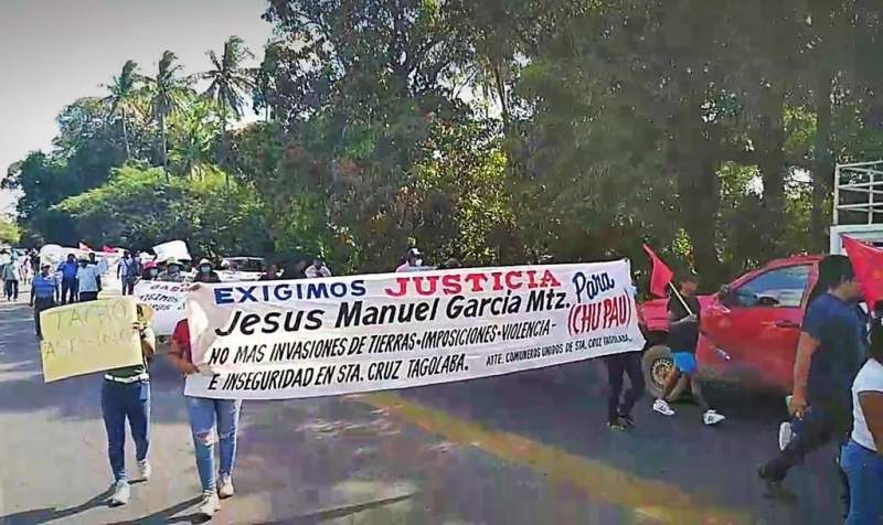 Organizaciones sociales de Tehuantepec marchan para exigir justicia por la muerte de Jesús Manuel García, integrante de Sol Rojo