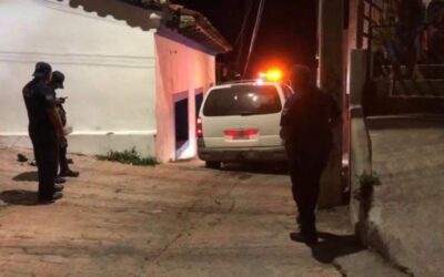 Tras presunta persecución dejan abandonada camioneta en Tehuantepec