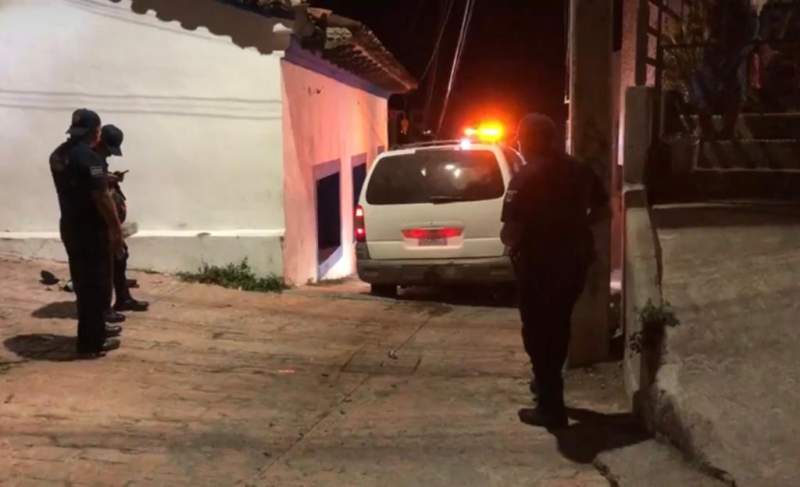 Tras presunta persecución dejan abandonada camioneta en Tehuantepec