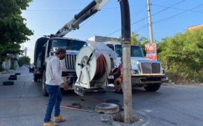 Atiende ayuntamiento juchiteco desazolve de drenaje de manera permanente