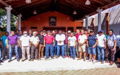 Convive Miguel Sánchez Altamirano con la Policía Municipal en posada navideña