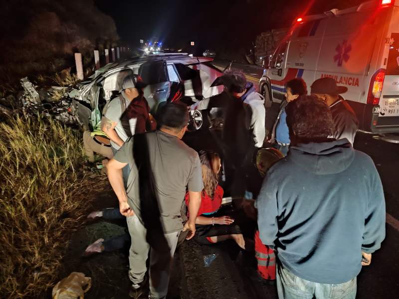 Dos muertos y tres heridos deja fuerte accidente en el Libramiento El Tule