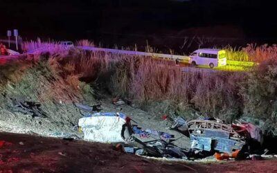 Mueren 15 por volcadura de autobús en Nayarit