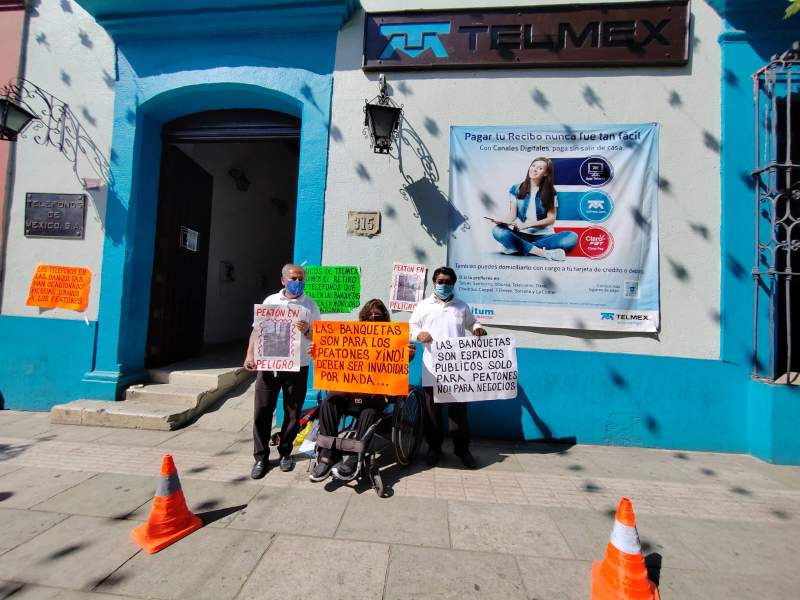 Piden a Telmex retiro de casetas de teléfonos de las calles de la capital