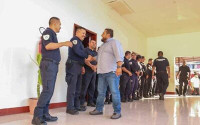 Refrenda Miguel Sánchez Altamirano respaldo a labor de bomberos Juchitán