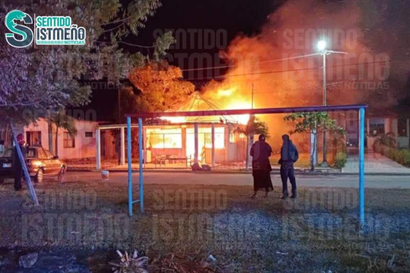 Se incendia antigua iglesia de El Pitayal