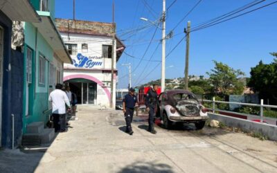 Se incendia vehículo en Tehuantepec