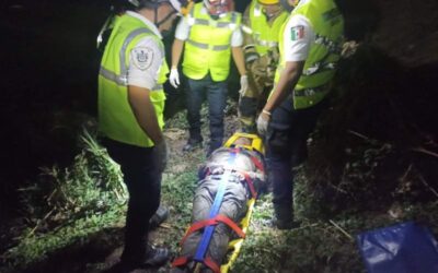Cae motociclista al río Los Perros en Juchitán