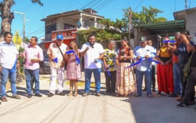 Con obra de pavimentación, beneficia ayuntamiento juchiteco a vecinos de la novena sección