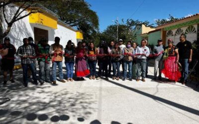 Entrega Ayuntamiento Juchiteco obra de pavimentacíon en Colonia El Ángel