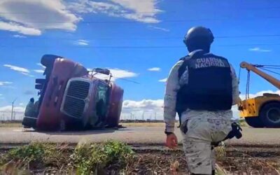 Fuertes vientos vuelcan a tráiler en el Istmo