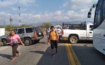 Con bloqueo carretero, exigen el suministro de agua potable en La Ventosa