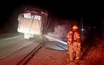 Se incendian llantas de Torton en carretera del Istmo