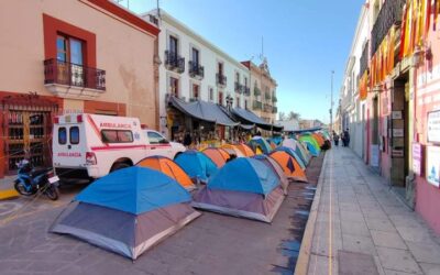 Se mantienen normalistas frente a la Sección 22 de la CNTE