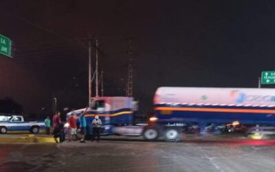 Transportistas bloquean accesos a la Refinería en Salina Cruz, en el Istmo