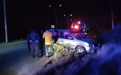 Automovilista se sale de la carretera en Tehuantepec