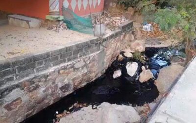 Vecinos de la colonia Linda Vista de Salina Cruz reportan fuga de Combustoleo Pesado