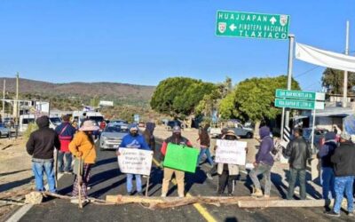 Bloquean carretera en la Mixteca de Oaxaca