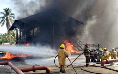 Capacitan a brigadas contraincendios de municipios afectados por fuga de amoniaco en la Agencia Donají