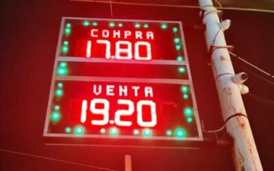 Cierra dólar en su menor nivel en 4 años