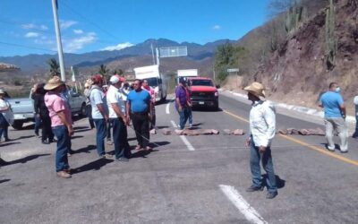 Cierran paso en Tequisistlán en el Istmo