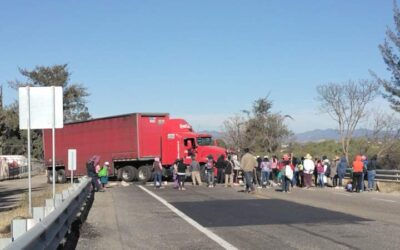 Con bloqueo carretero FNIC exige atención de Salomón Jara