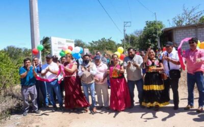 Cumple Gobierno Juchiteco con familias de colonias Binu Gada y 103