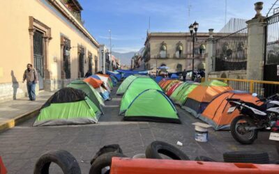 Egresados normalistas aún continúan en plantón