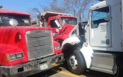 Encontronazo de camiones en la costera