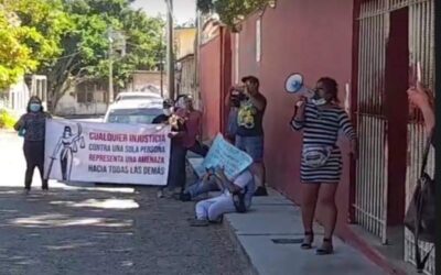 Exigen liberación de director de primaria en Salina Cruz