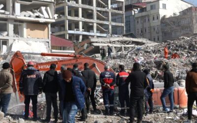 Hallan con vida a tres personas 13 días después del terremoto en Turquía