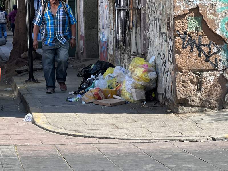 Montones de basura se observaron en calles de la capital