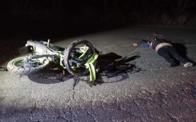 Muere otro motociclista; ahora en Santo Tomas Jalieza. Al parecer derrapó