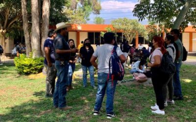 UABJO capacita futuras veterinarios para prevenir rabia de ganado