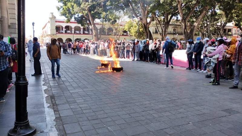 Vandalizan normalistas el Palacio de Gobierno de Oaxaca