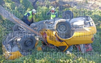Volcadura fatal deja a un taxista muerto en el Istmo